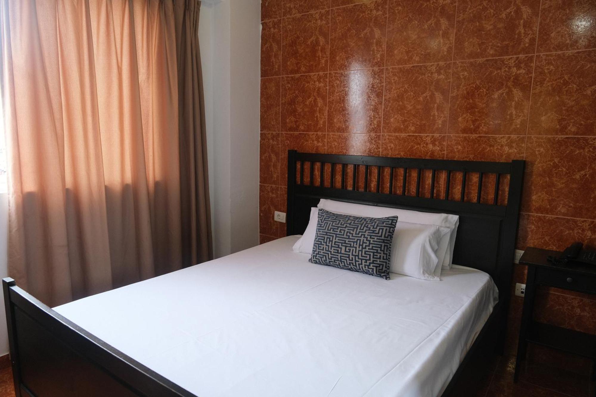 Hotel Adonis Capital Santa Cruz de Tenerife Oda fotoğraf